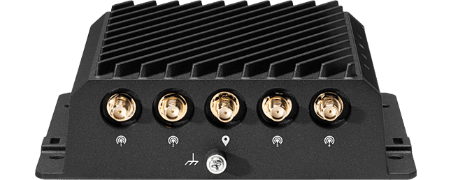 Ericsson Cradlepoint R980 rear ports and connections
