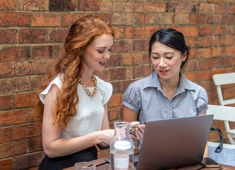 A business team using Verizon LTE Business Internet