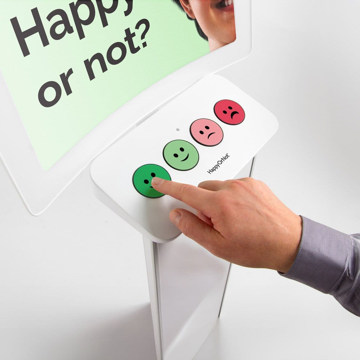 Connected customer-feedback IoT terminal on a stand