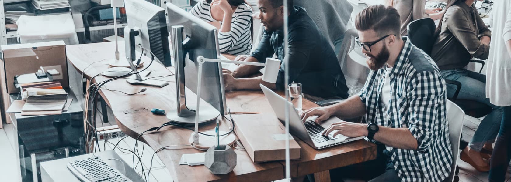 Security analysts shown on the current official Verizon Advanced SOC page